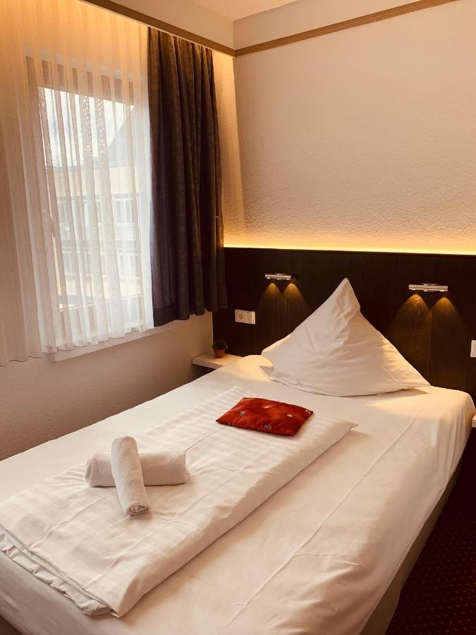 Hotel Kunibert Der Fiese Cologne Luaran gambar