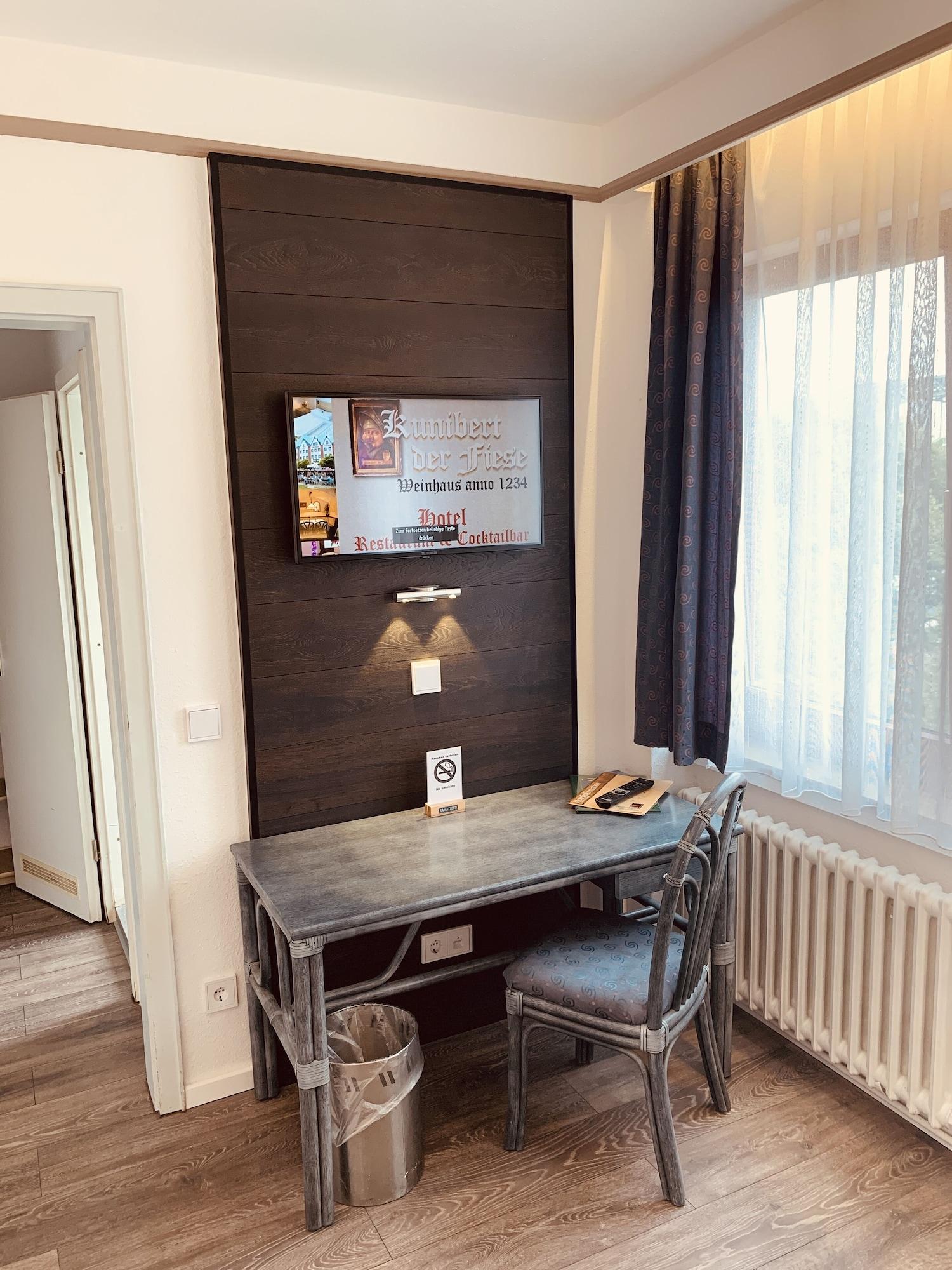 Hotel Kunibert Der Fiese Cologne Luaran gambar