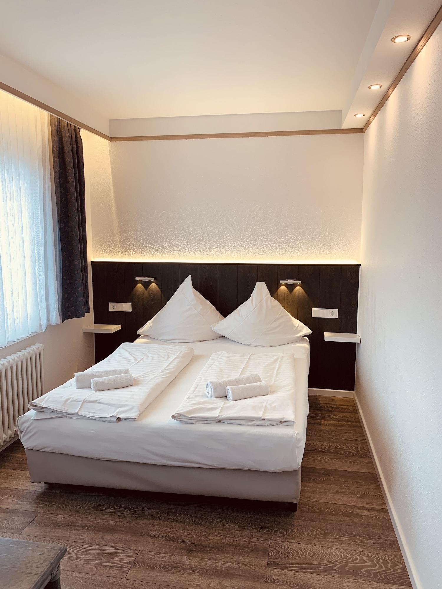 Hotel Kunibert Der Fiese Cologne Luaran gambar