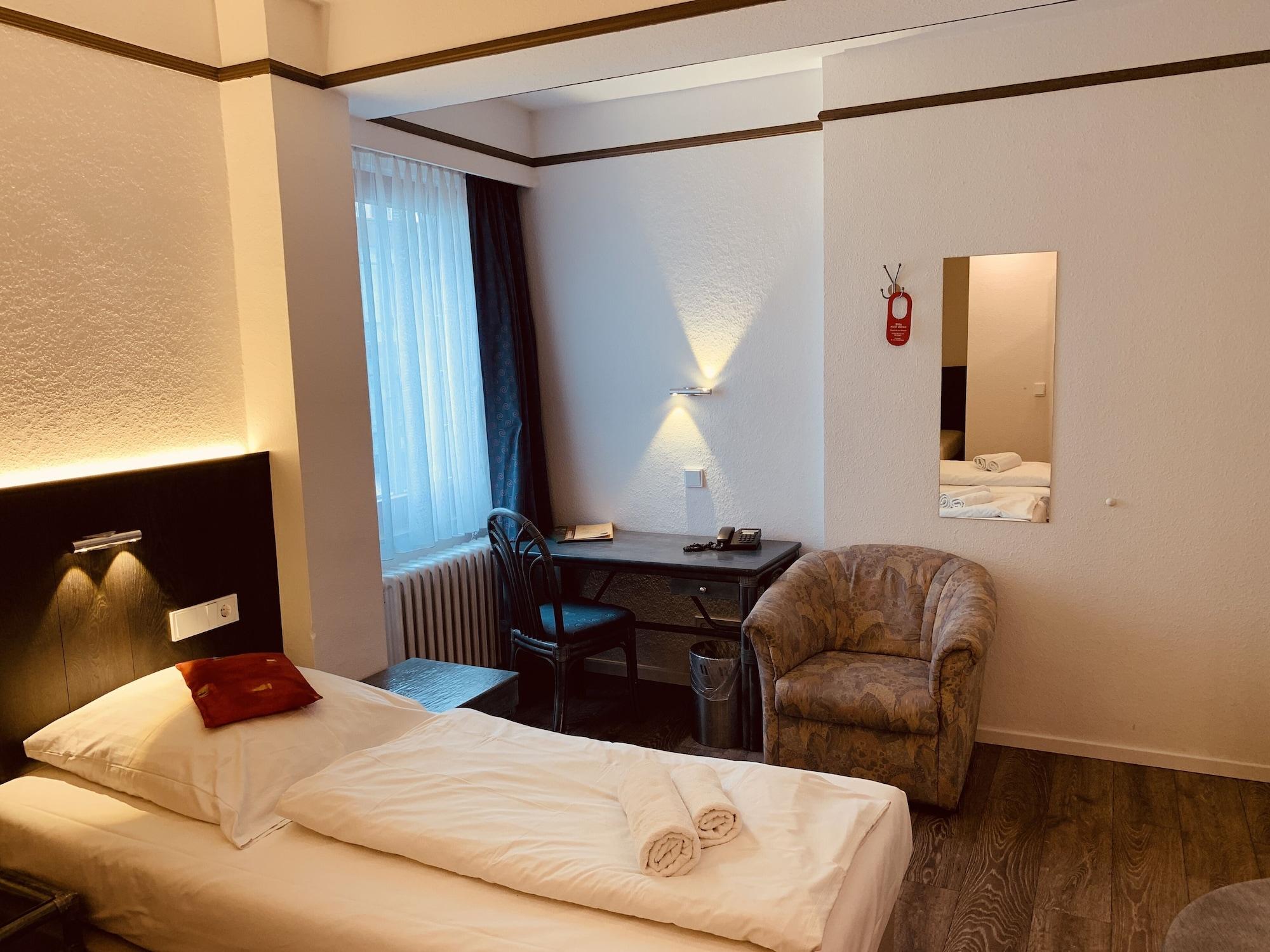 Hotel Kunibert Der Fiese Cologne Luaran gambar