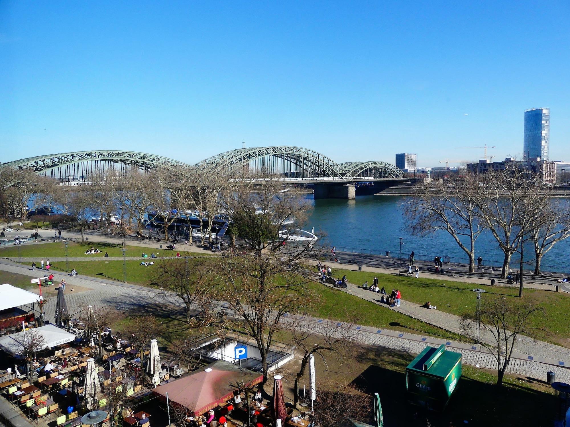 Hotel Kunibert Der Fiese Cologne Luaran gambar