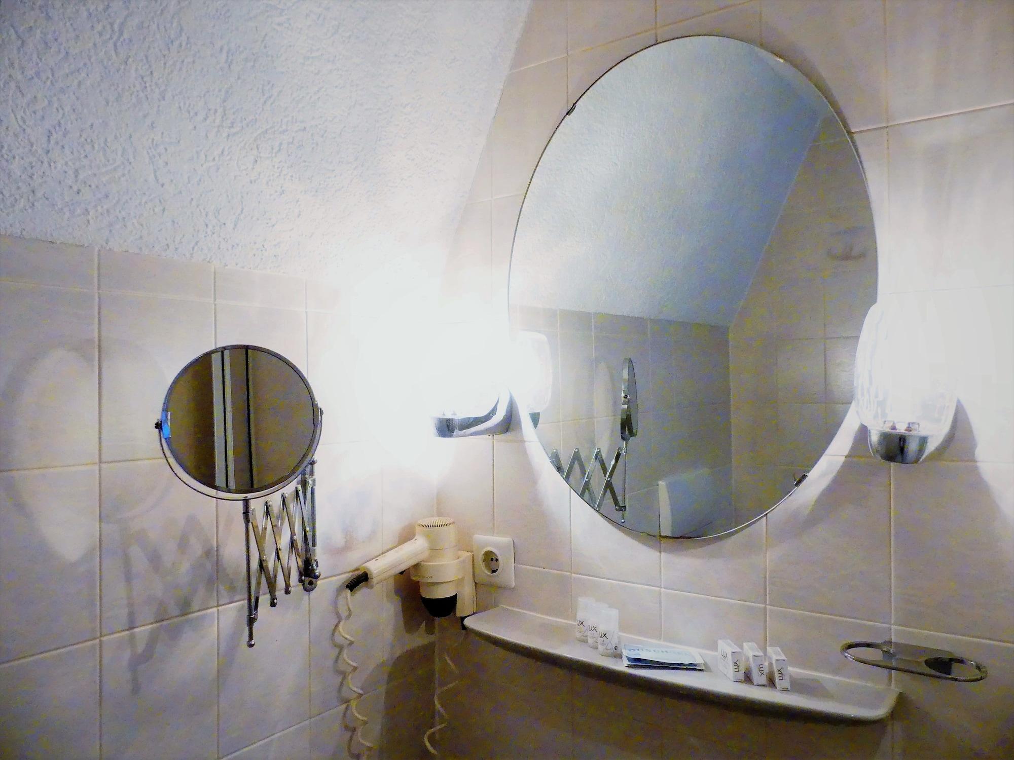 Hotel Kunibert Der Fiese Cologne Luaran gambar