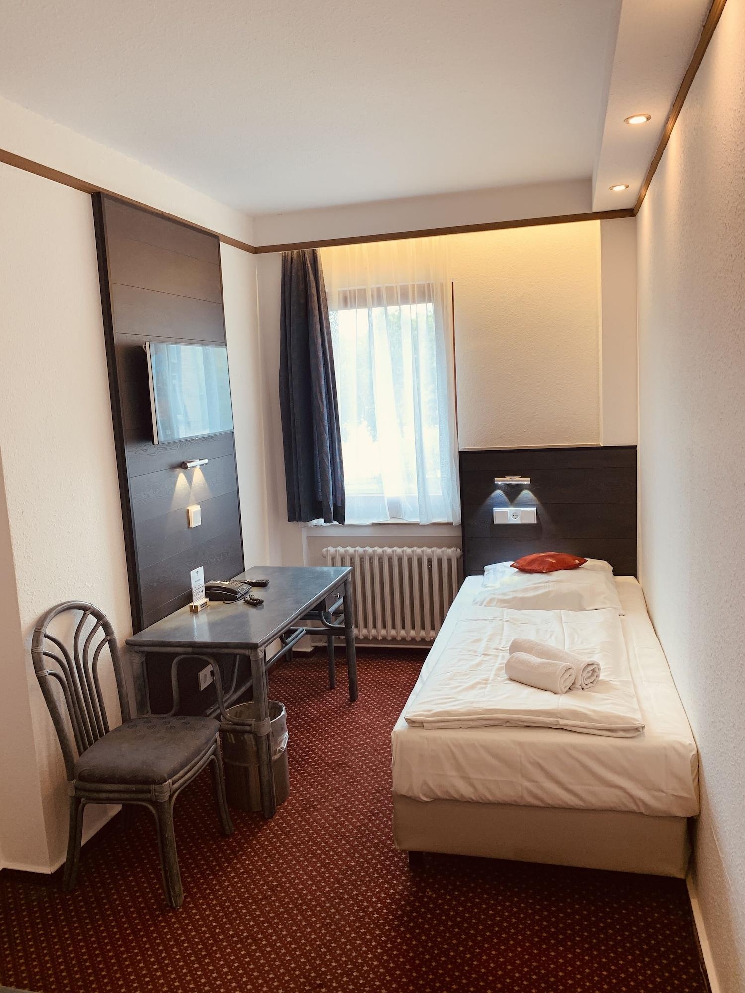 Hotel Kunibert Der Fiese Cologne Luaran gambar