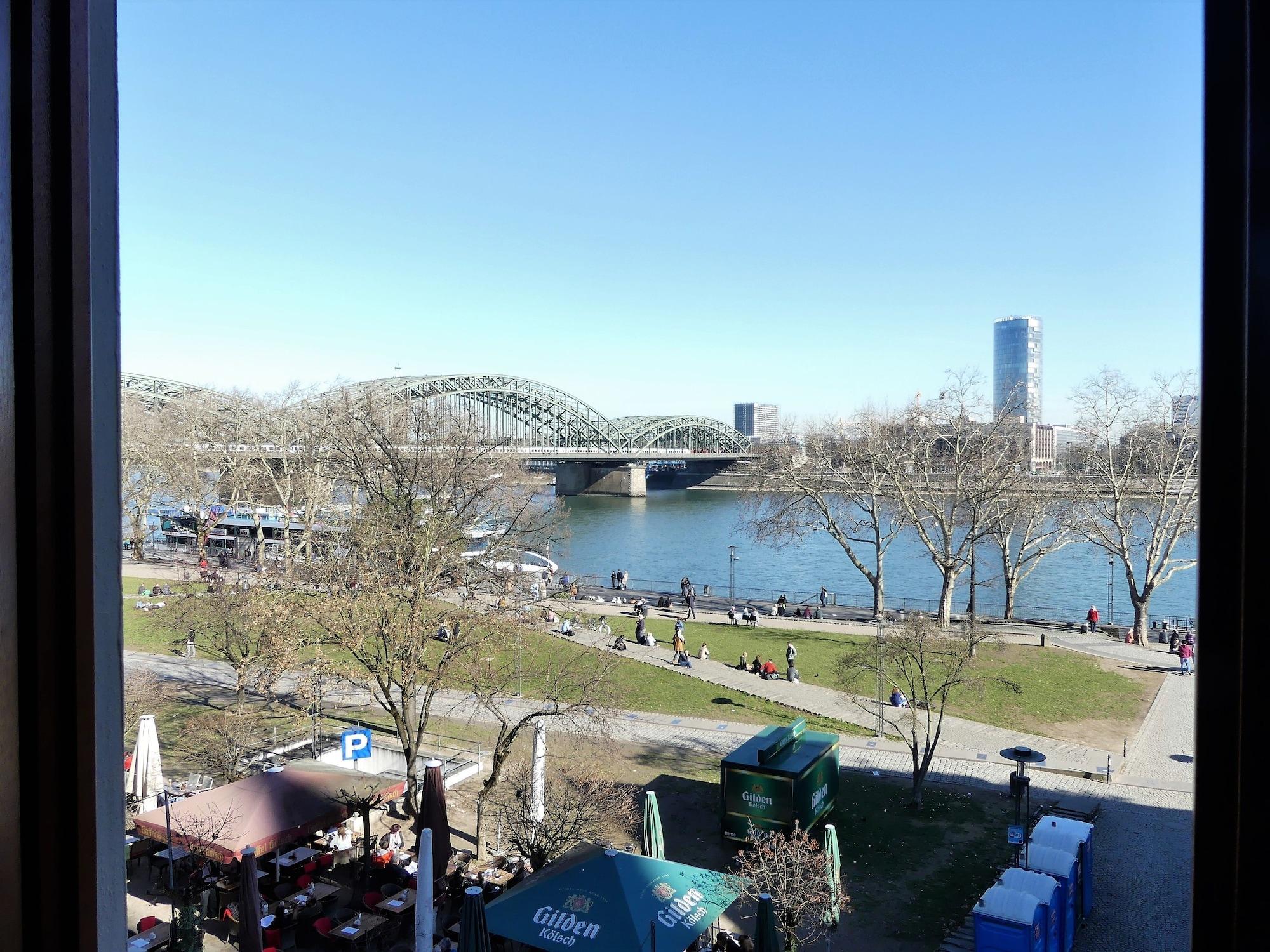Hotel Kunibert Der Fiese Cologne Luaran gambar