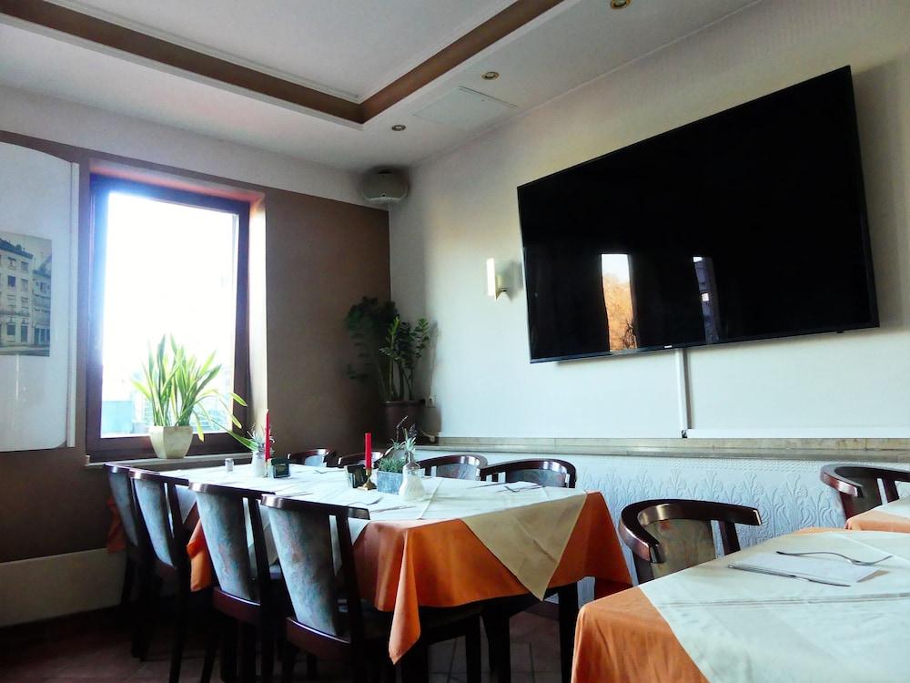 Hotel Kunibert Der Fiese Cologne Luaran gambar