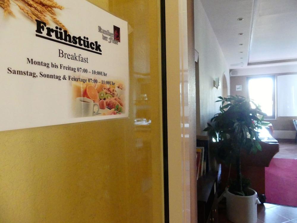 Hotel Kunibert Der Fiese Cologne Luaran gambar