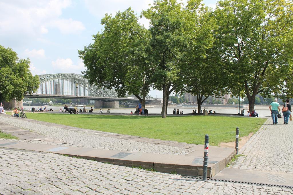 Hotel Kunibert Der Fiese Cologne Luaran gambar